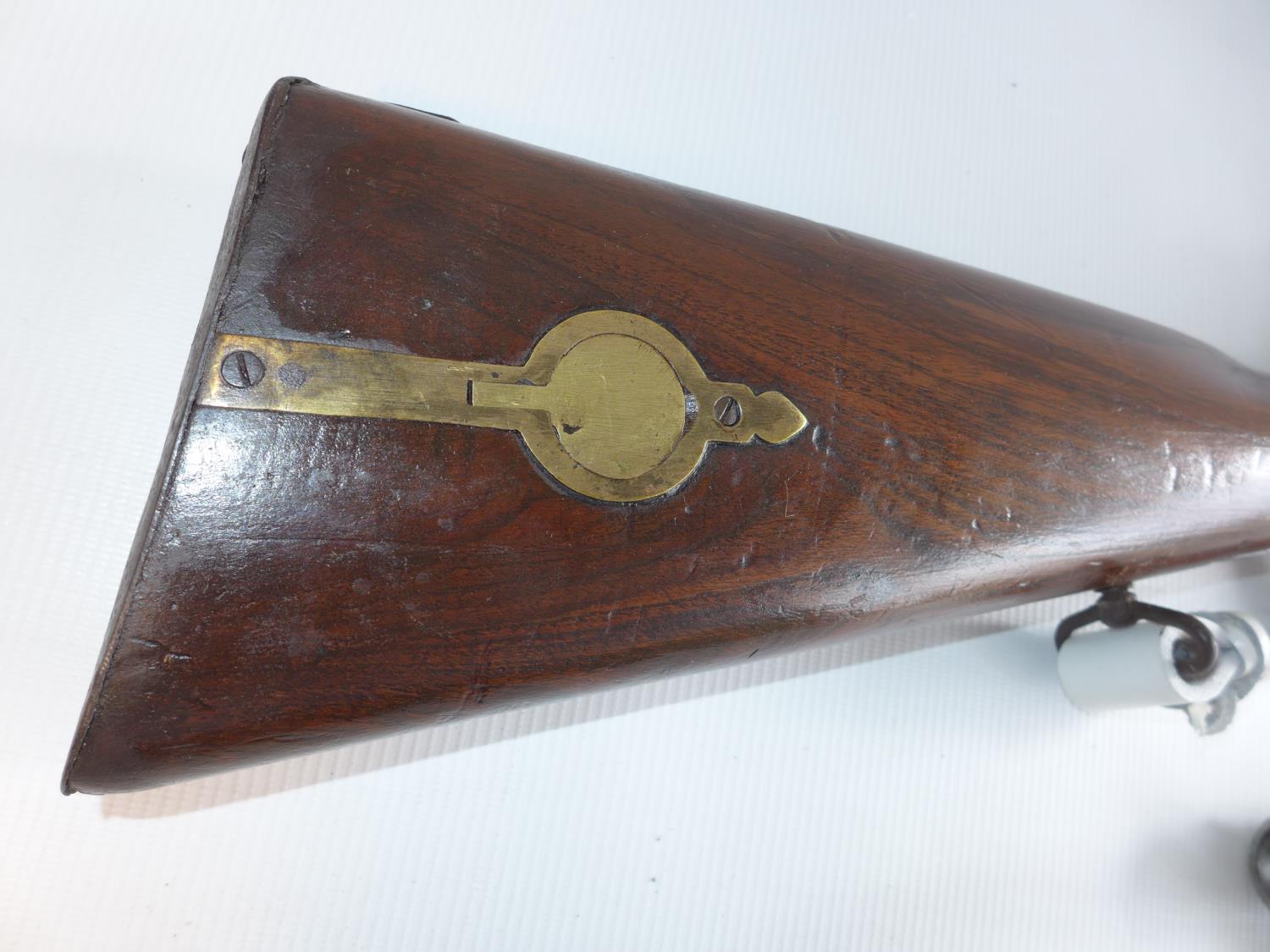 AN EAST INDIA COMPANY PERCUSSION CAP BROWN BESS MUSKET AND BAYONET, LOCK MARKED HURST, LENGTH OF - Image 3 of 11