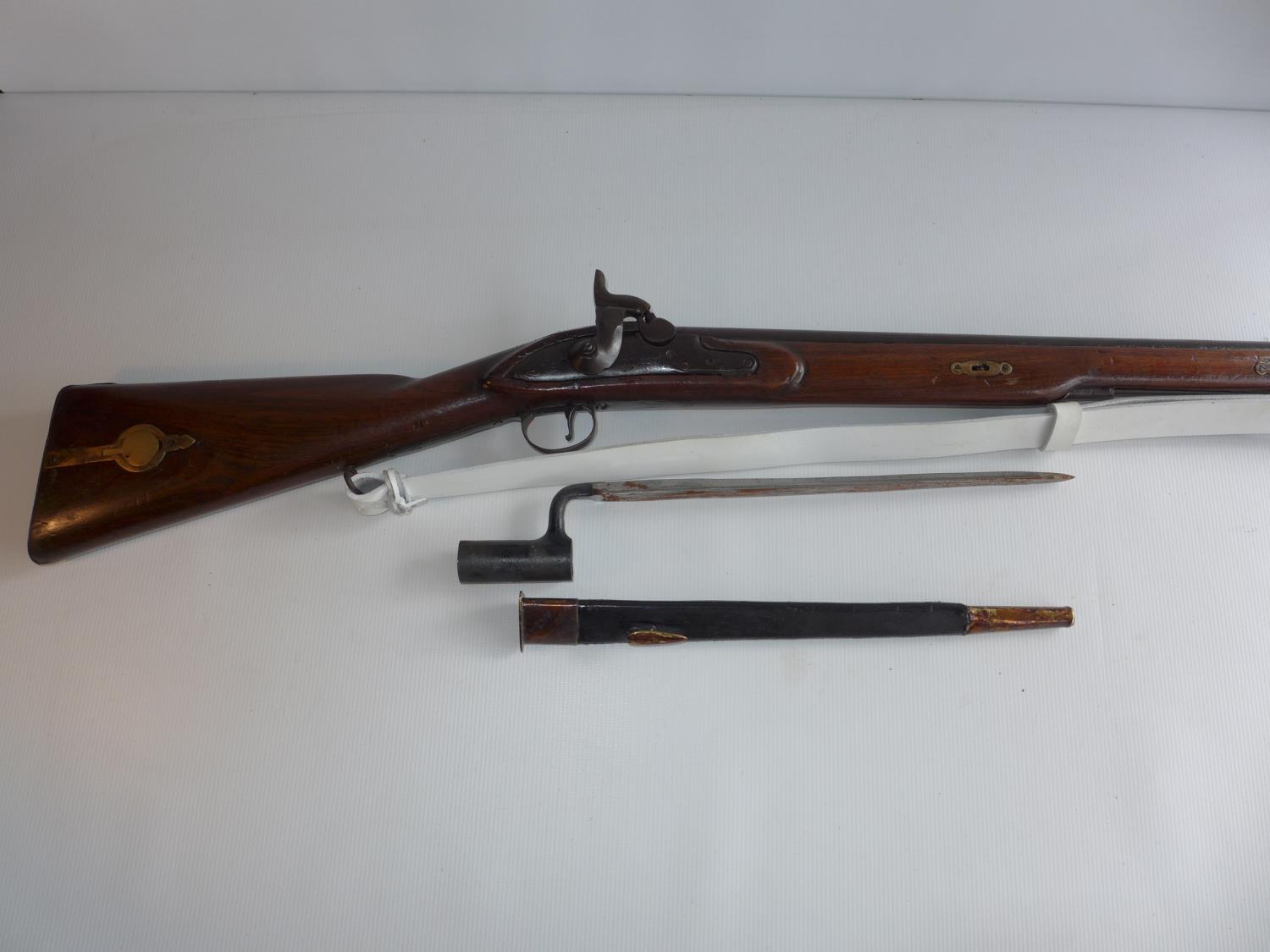 AN EAST INDIA COMPANY PERCUSSION CAP BROWN BESS MUSKET AND BAYONET, LOCK MARKED HURST, LENGTH OF