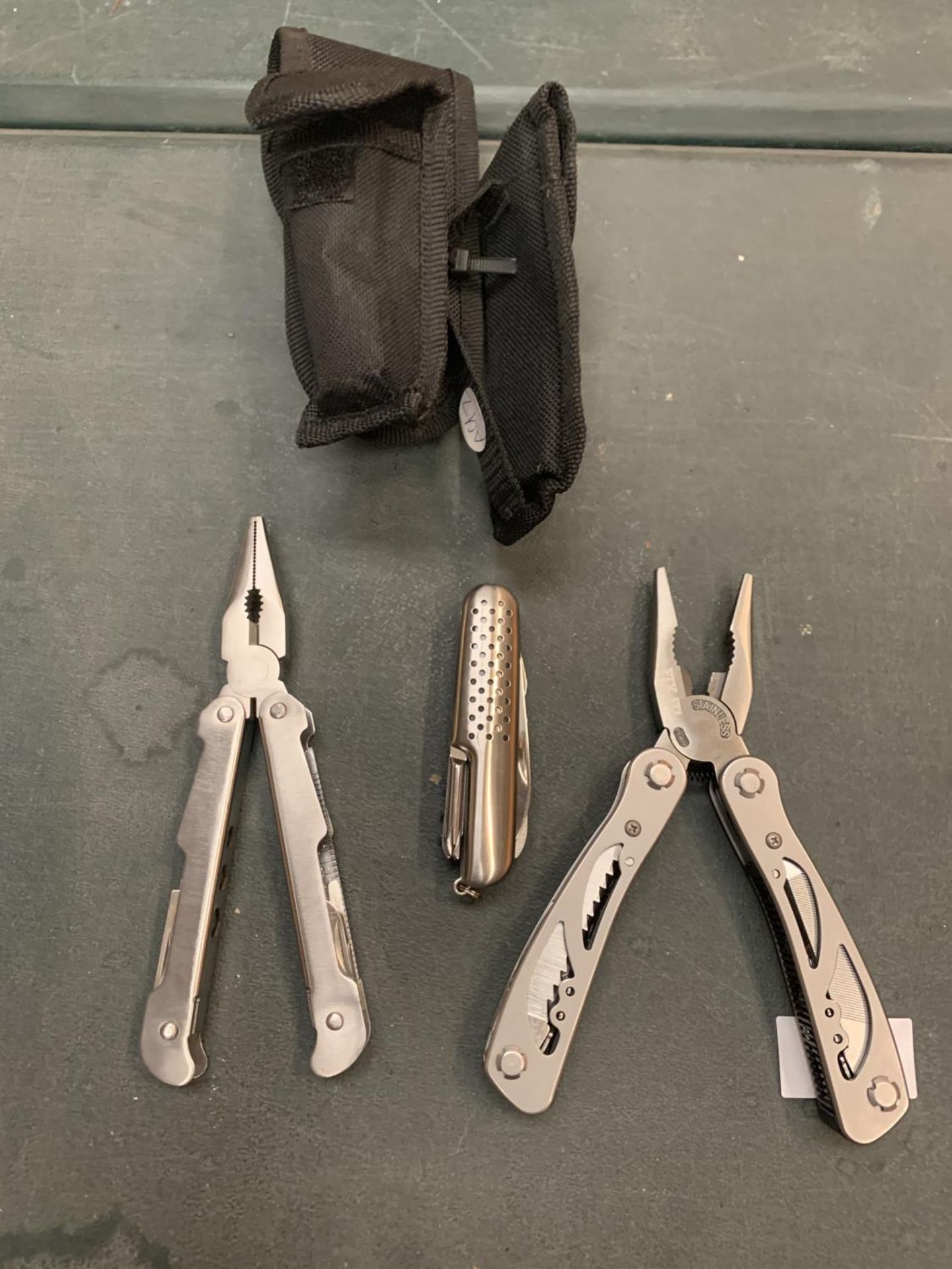 THREE CASED ITEMS TO INCLUDE AN INTERCRAFT MULTI TOOL, A FIX IT MULTI TOOL AND A PENKNIFE - Image 2 of 2