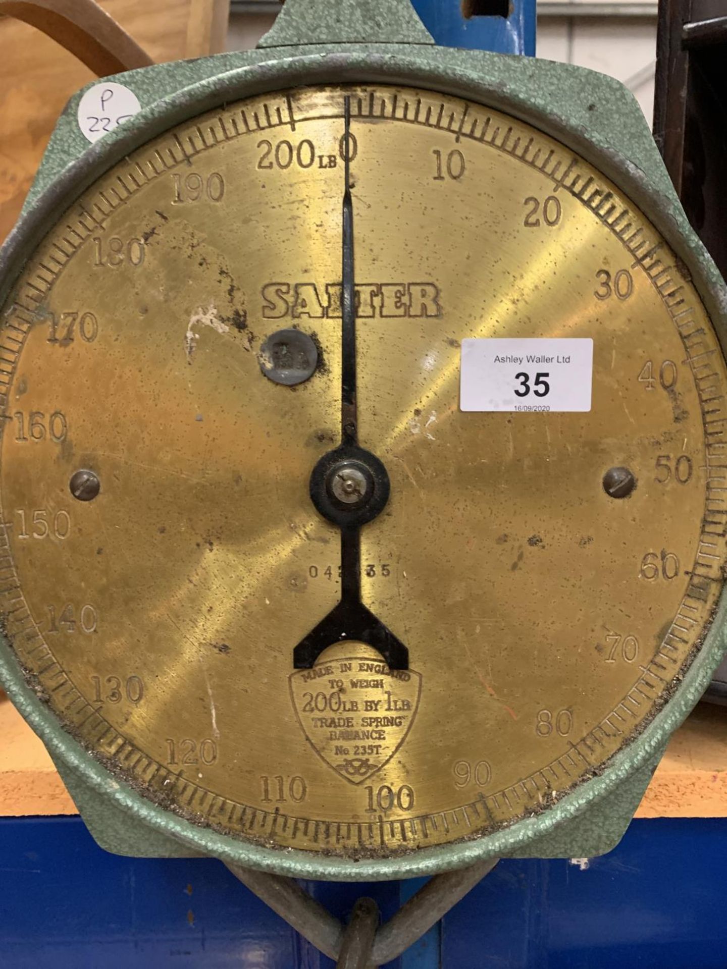 A GREEN METAL AND BRASS SALTER 200LB HANGING WEIGHING SCALES TRADE SPRING BALANCE 235T - Image 2 of 2