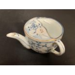 AN ORIENTAL BLUE AND WHITE FEEDING CUP