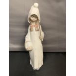 A LLADRO 4678 SHEPHERD GIRL RETIRED CERAMIC FIGURE