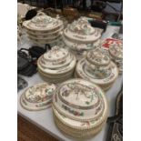 A LARGE COLLECTION OF INDIAN TREE DINNER SERVICE ITEMS