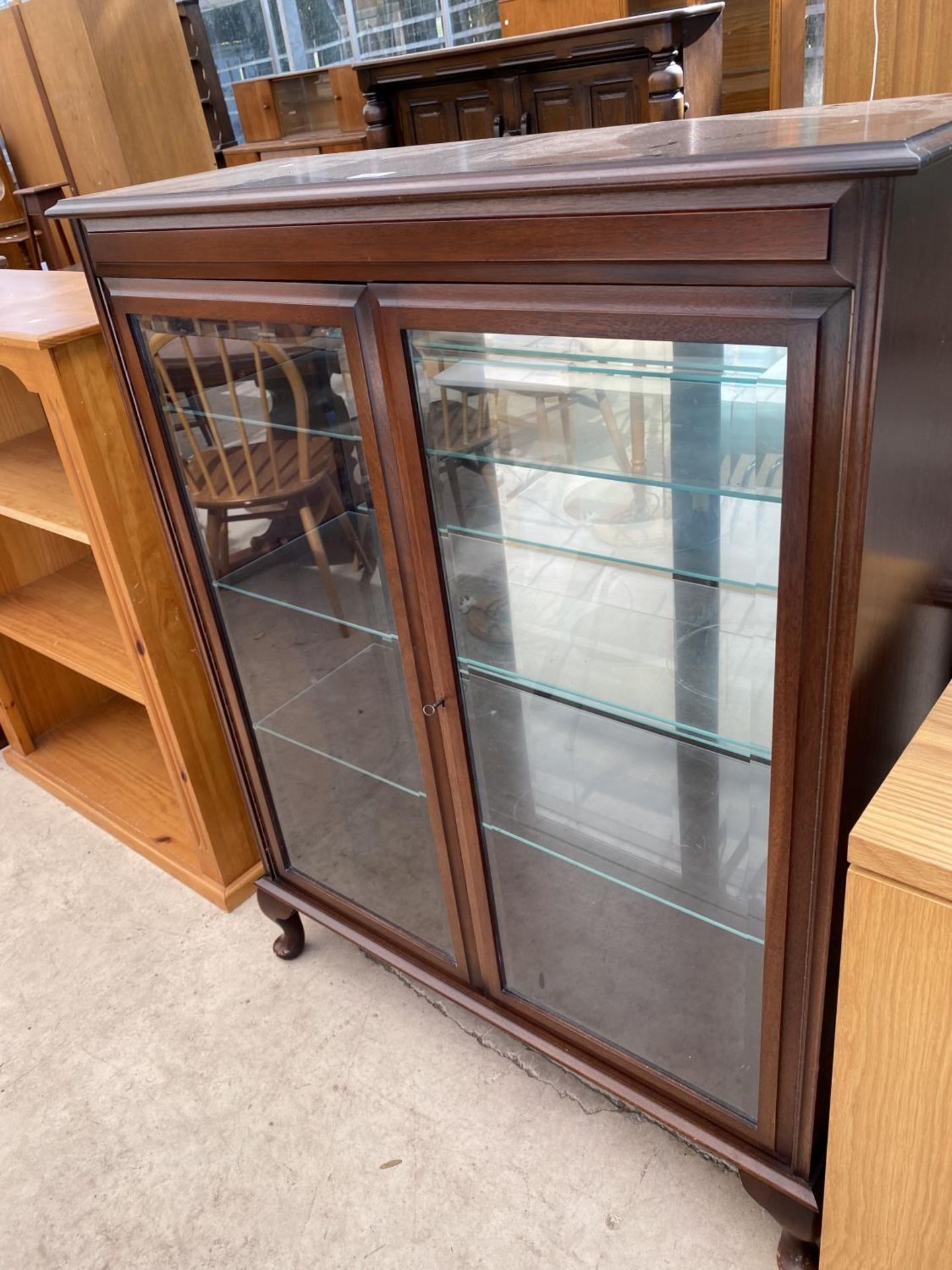 A STAG STYLE 2 DOOR GLAZED BOOKCASE ON CABRIOLE LEGS AND MODERN OAK CABINET - Image 2 of 3