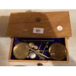 A SMALL WOODEN DRAWER CONTAINING BRASS WEIGH SCALES FOR THE MEASUREMENT OF METALS
