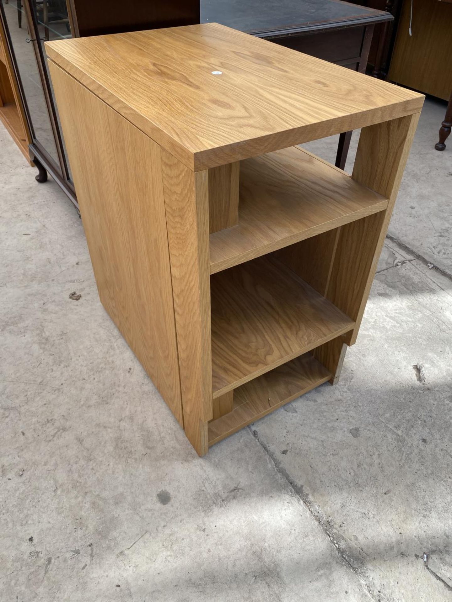 A STAG STYLE 2 DOOR GLAZED BOOKCASE ON CABRIOLE LEGS AND MODERN OAK CABINET - Image 3 of 3