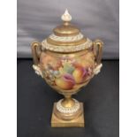 A GOOD QUALITY ROYAL WORCESTER LIDDED VASE HAND PAINTED FRUIT STUDY BY A. ENGLISH HEIGHT 21CM,