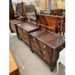 AN EARLY 20TH CENTURY OAK DRESSING TABLE AND CHEST OF THREE DRAWERS