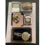 VARIOUS ITEMS TO INCLUDE A MINIATURE CARRIAGE CLOCK, JADE BROOCH, ONYX TRINKET BOX ETC