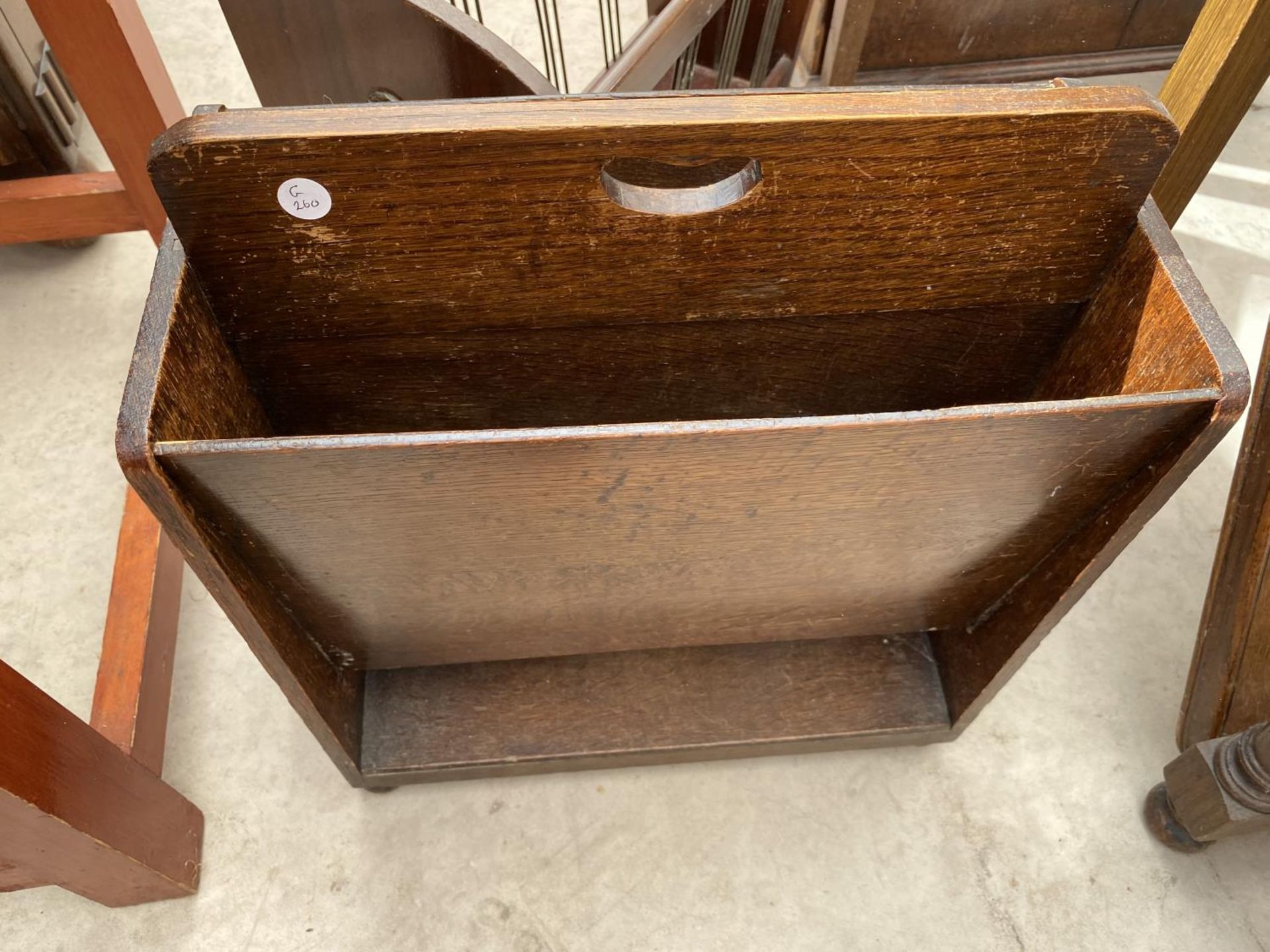 AN OAK OCCASIONAL TABLE, TWO MAGAZINE RACKS AND OAK TRAY - Image 3 of 5