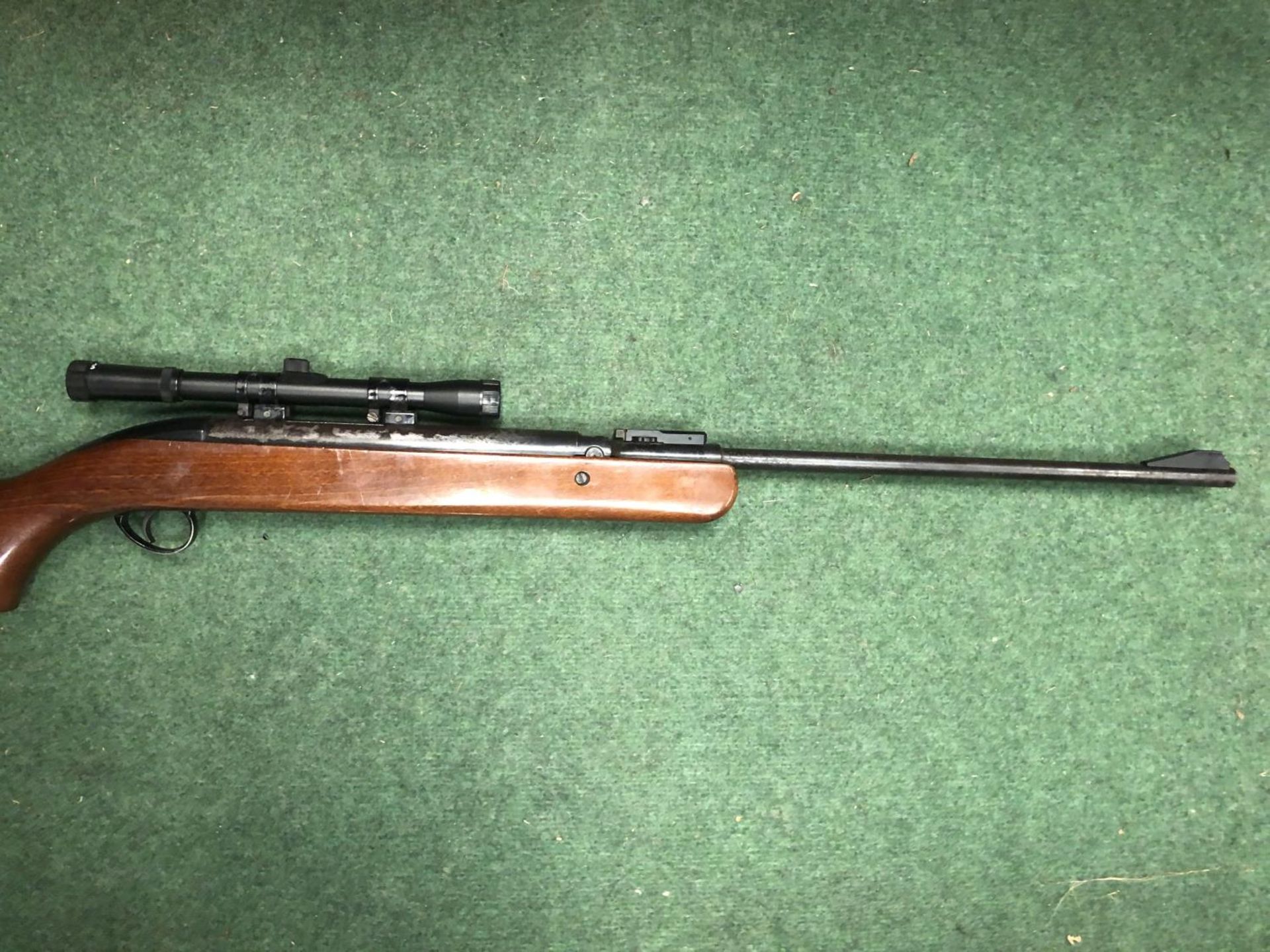 A BSA AIRSPORTER .22 CALIBRE AIR RIFLE, 47CM BARREL COMPLETE WITH TELESCOPIC SIGHT - Image 3 of 3