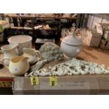 AN ASSORTMENT OF CERAMICS INCLUDING TWO WALL PL;AQUES