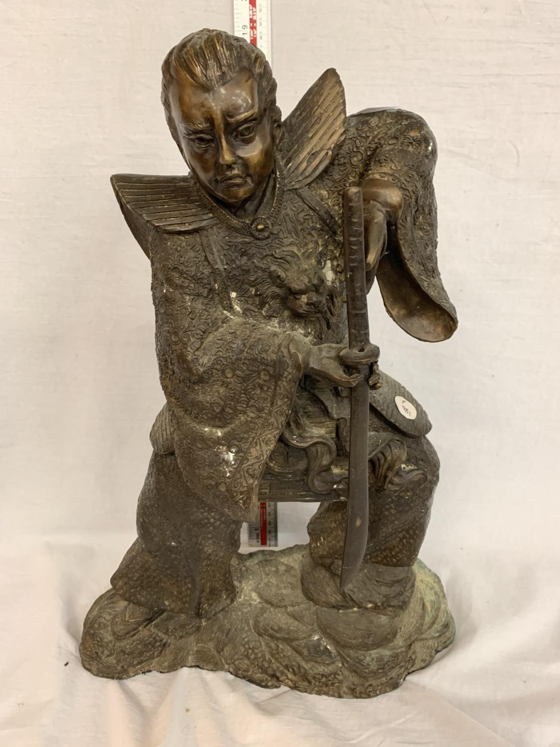 A LARGE RESIN JAPANESE SAMURAI FIGURE