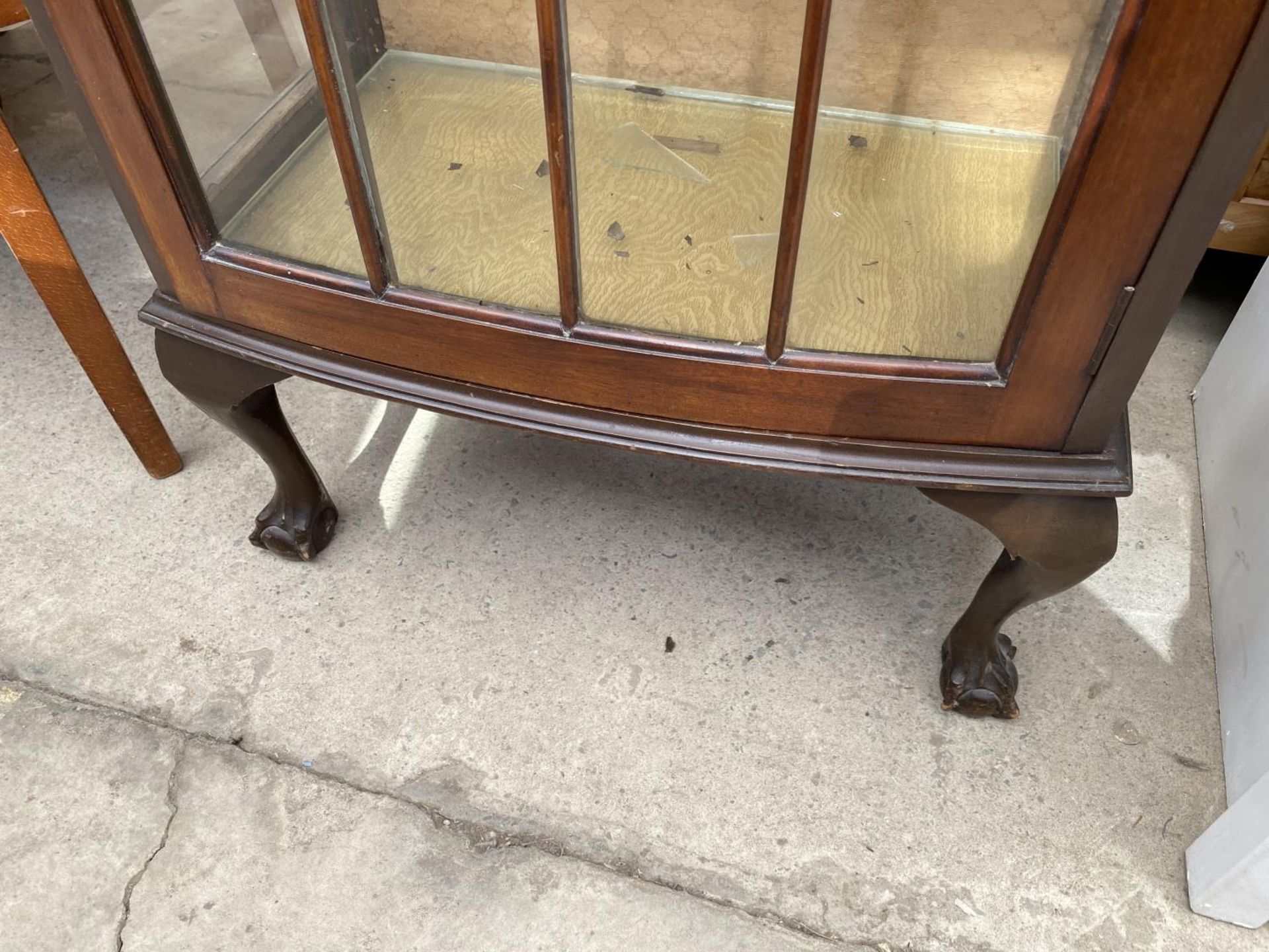 A MID 20TH CENTURY MAHOGANY CHINA CABINET ON BALL AND CLAW FEET - Image 3 of 3