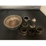VARIOUS HALLMARKED SILVER ITEMS TO INCLUDE A WINE BOTTLE HOLDER, NAPKIN RINGS, SLAT AND PEEPER POT
