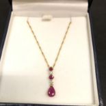 A PINK THREE STONE PENDANT ON A 9CT GOLD NECKLACE 1.4 GRAMS (NECKLACE BROKEN)