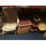 AN ASSORTMENT OF WICKER WARE TO INCLUDE A LLOYD LOOM CHAIR (A/F) AND VEGETABLE STAND