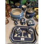 AN ASSORTMENT OF ADAMS BLUE AND WHITE POTTERY IN THE WEDGWOOD STYLE