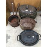 A QUANTITY OF VINTAGE CAST IRON MIXED COOKING POTS AND VESSELS INCLUDING A 'T HOLCROFT & SONS