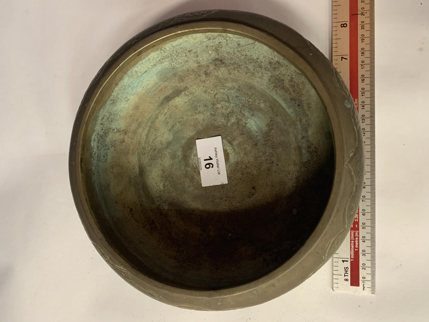 AN EARLY 20TH CENTURY CHINESE BRONZE DISH/SENSOR WITH SIX SYMBOL CHARACTER MARK TO UNDERSIDE, 14CM - Image 10 of 12