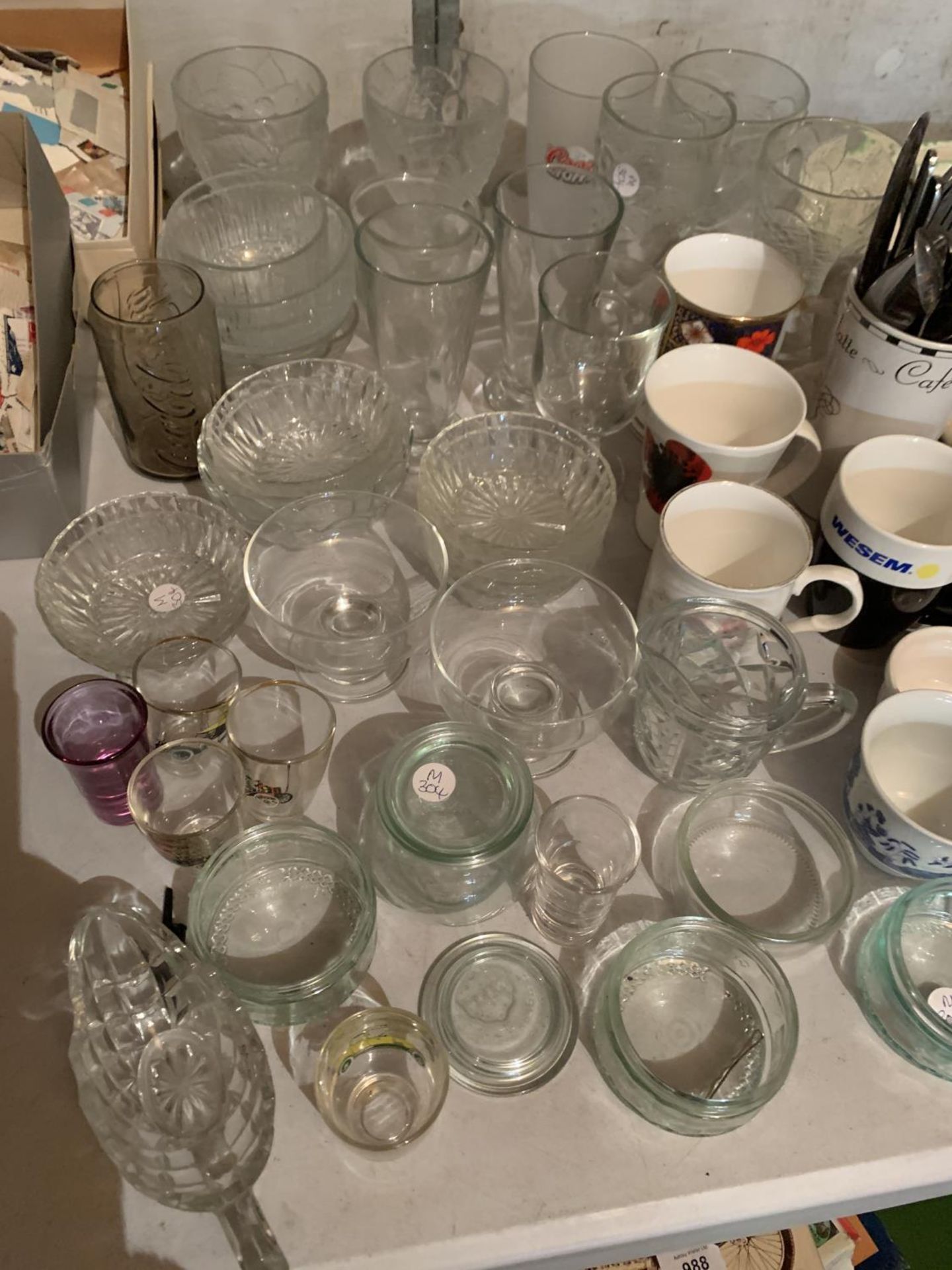 A LARGE ASSORTMENT OF GLASS, CHINA AND FLATWARE - Image 4 of 4