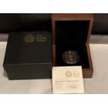 A ROYAL MINT 2009 QUARTER SOVEREIGN IN PRESENTATION BOX WITH CERTIFICATE