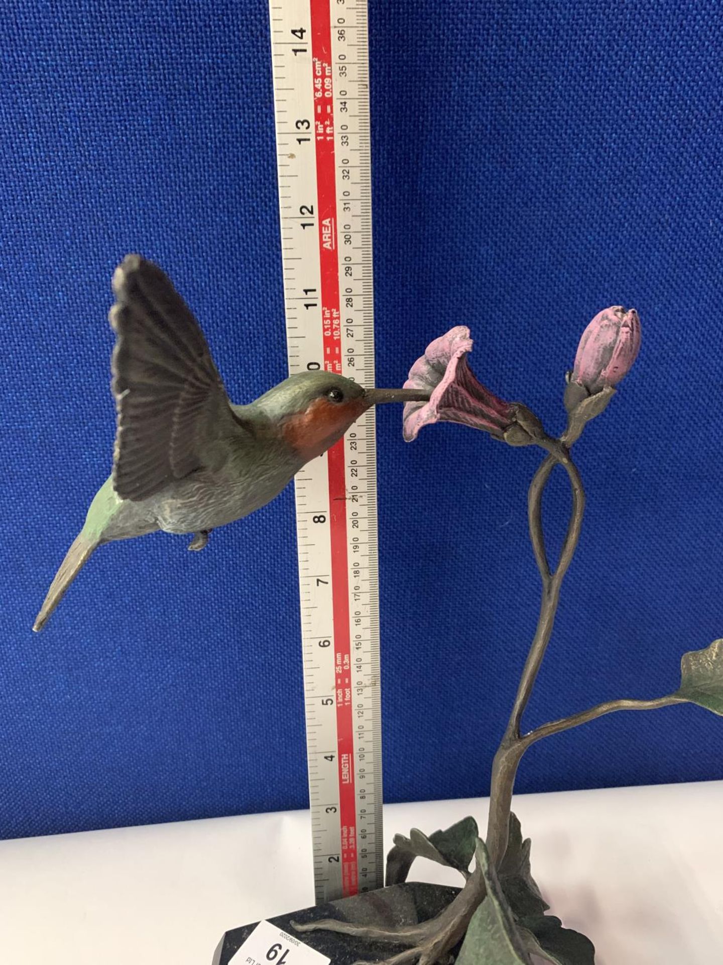 A CAST SCULPTURE OF A HUMMING BIRD ON A GRANITE BASE - Image 13 of 15