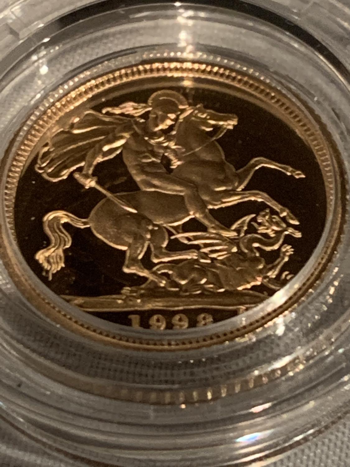 A 1998 GOLD PROOF HALF SOVEREIGN IN PRESENTATION CASE WITH CERTIFICATE - Image 2 of 3