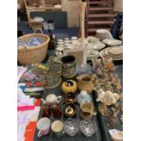 A QUANTITY OF VARIOUS BRASSWARE AND CERAMICS TO INCLUDE A TALL CREAM GLASS VASE