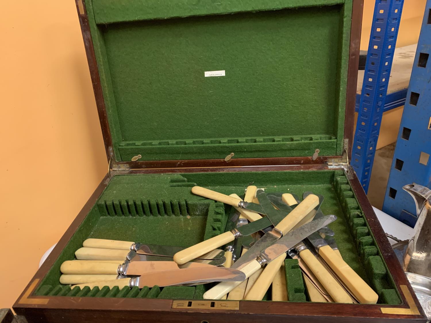 A VINTAGE CANTEEN OF CUTLERY BOX WITH TWO DRAWERS AND A SMALL AMOUNT OF FLATWARE - Image 2 of 4