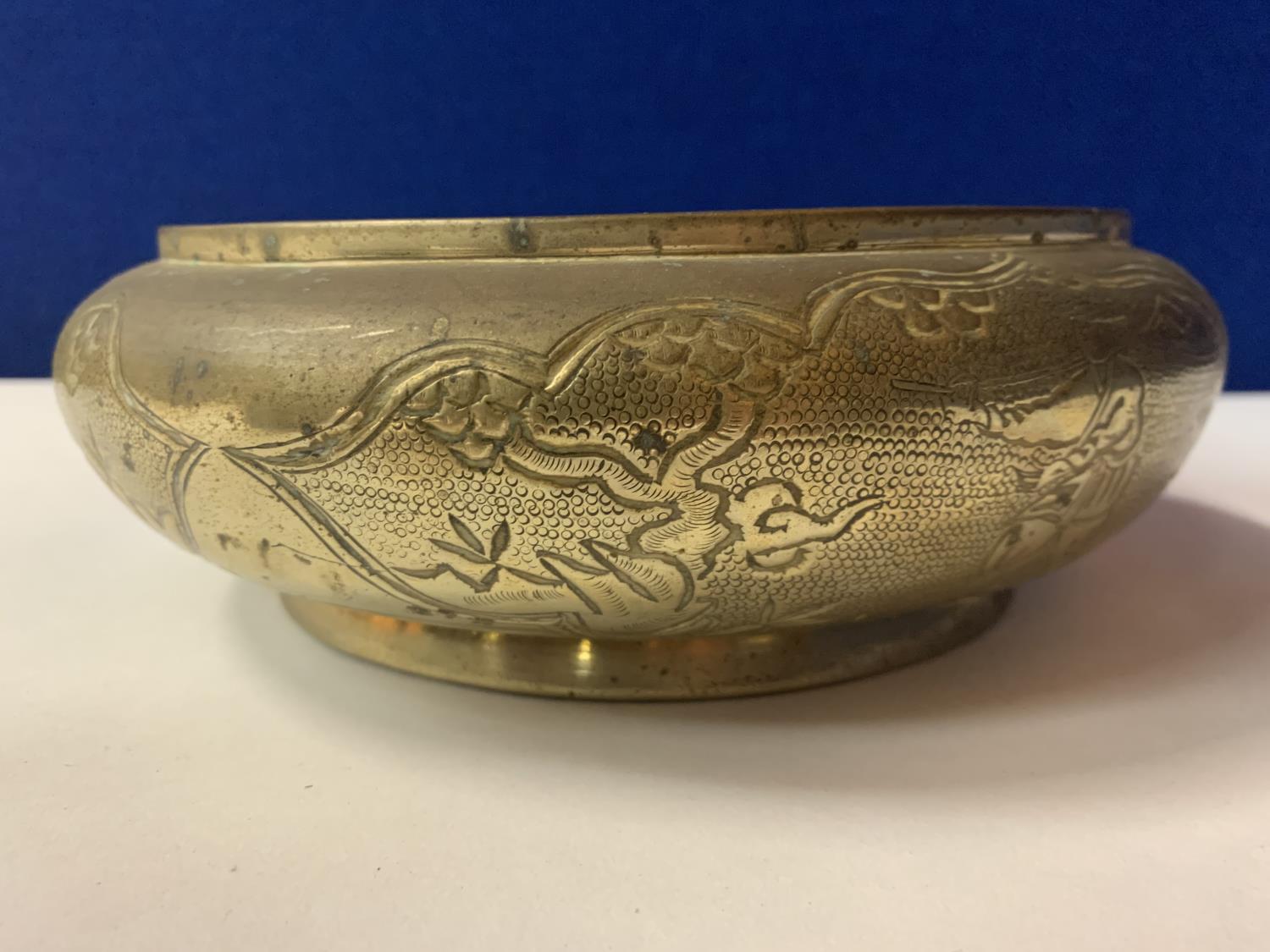 AN EARLY 20TH CENTURY CHINESE BRONZE DISH/SENSOR WITH SIX SYMBOL CHARACTER MARK TO UNDERSIDE, 14CM - Image 2 of 12