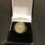 A GENTS YELLOW GOLD RING IN BOX