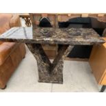 A MODERN MARBLE EFFECT CONSOLE TABLE, 43" WIDE