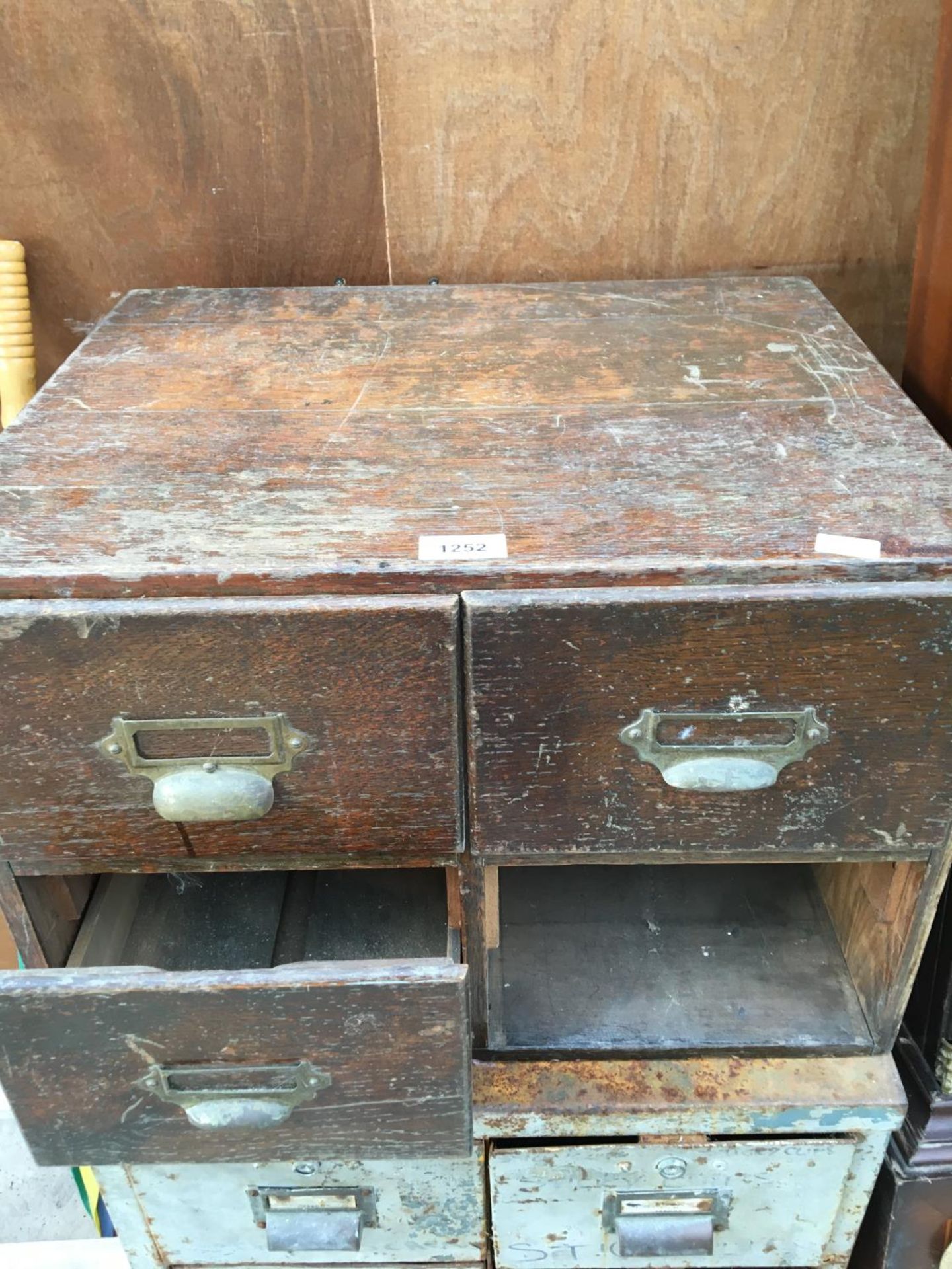 A WOODEN FOUR DRAWER (ONE MISSING) VINTAGE SET OF DRAWERS WITH BRASS HANDLES AND A FURTHER SET OF - Image 2 of 3