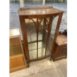 A MID 20TH CENTURY SHINY WALNUT CHINA CABINET, 23" WIDE