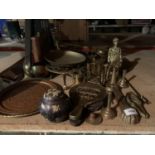 A LARGE COLLECTION OF BRASSWARE TO INCLUDE PANS, CANDLESTICKS, TRIVET, NUTCRACKER AND BELLOWS