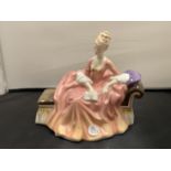 A ROYAL DOULTON FIGURINE OF A LADY ON A CHAISE LOUNGE 'REVERIE' FIGURINE HN 2306