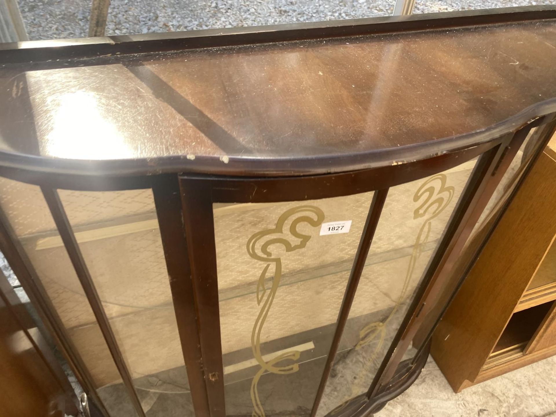 A MID 20TH CENTURY WALNUT CHINA CABINET, 41" WIDE - Image 2 of 4