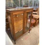 A MID 20TH CENTURY OAK DISPLAY CABINET ON CABRIOLE LEGS, 36" WIDE