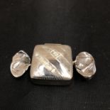 A SILVER SWEET PILL BOX