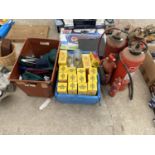 VARIOUS BASEBALL CAPS, BOXED PINT GLASSES AND FIRE EXTINGUISHERS