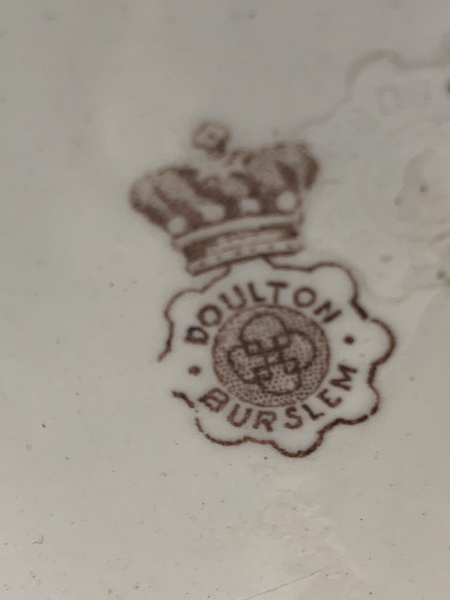 A ROYAL DOULTON JUG AND BOWL - Image 4 of 5