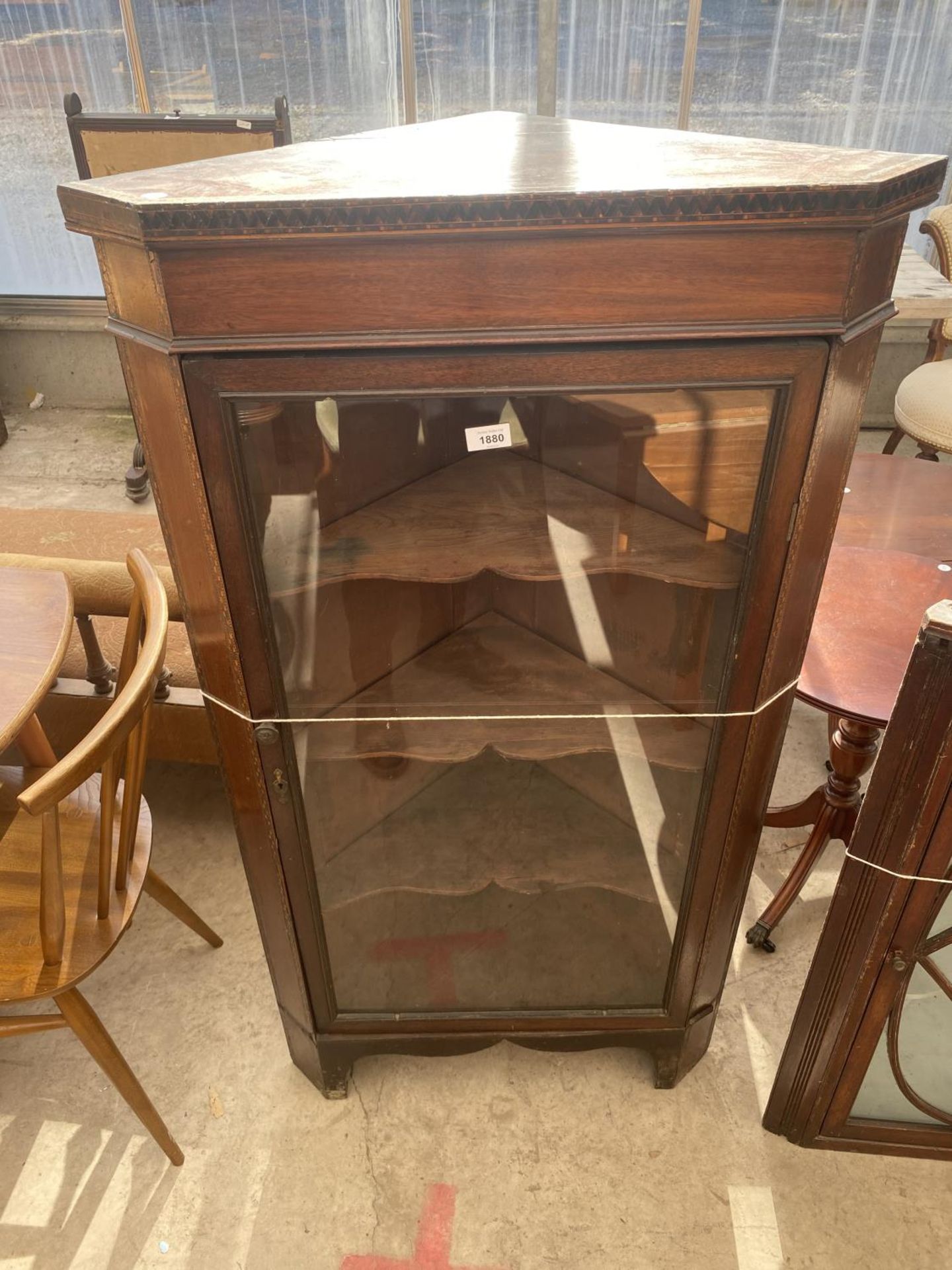 AN EDWARDIAN MAHOGANY AND INLAID GLAZED CORNER CABINET, 28" WIDE