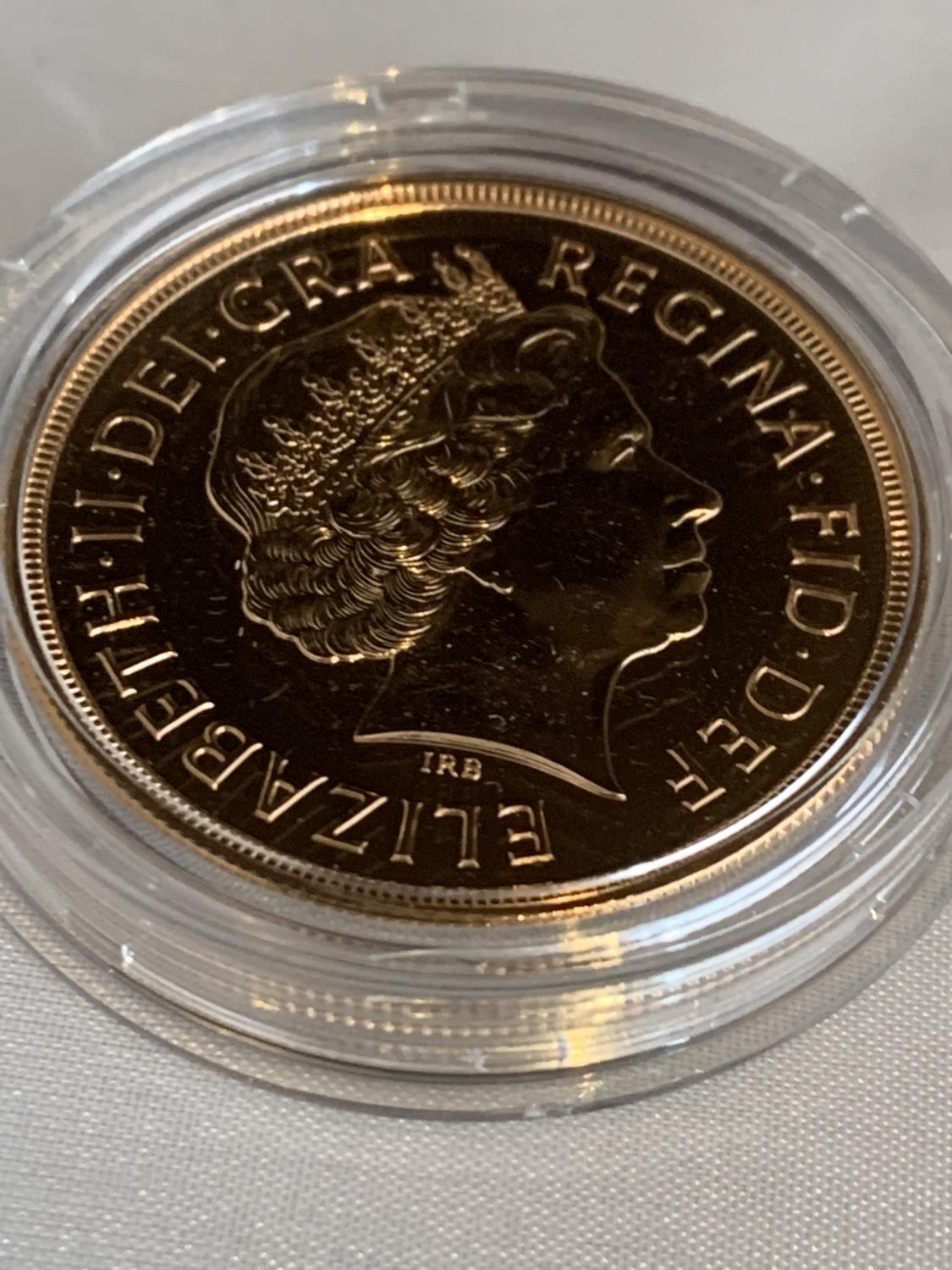 A 2002 GOLD PROOF £5 COIN IN A PRESENTATION BOX WITH CERTIFICATE - Image 3 of 4