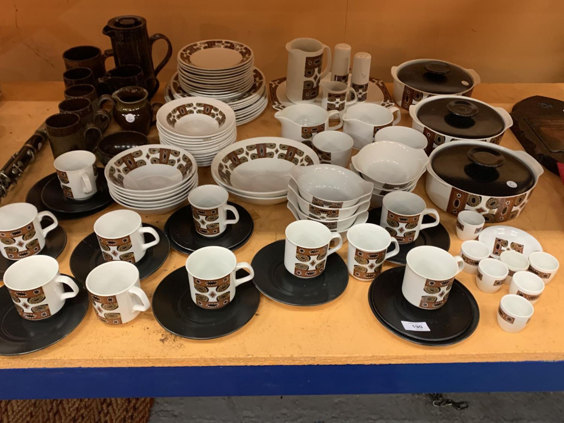 AN EXTENSIVE J AND G MEAKIN RETRO DINNER SERVICE TO INCLUDE AN EARTHENWARE COFFEE SET WITH COFFEE