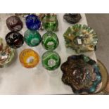 A SELECTION OF COLOURED GLASSWARE TO INCLUDE TWO BOWLS AND EIGHT LONG STEMMED WINE GLASSES
