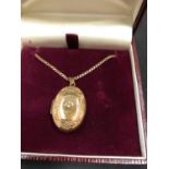 A 9CT GOLD LOCKET PENDANT ON 9CT GOLD NECKLACE 4.2 GRAMS