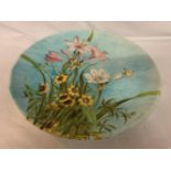 A HUGE 19TH CENTURY THEODORE DECK HAND PAINTED AMARYLLIS ET COREOPSIS PATTERN CERAMIC CHARGER,