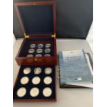 A SET OF 18 SILVER PROOF £5 COINS - THE HISTORY OF THE ROYAL NAVY IN WOODEN PRESENTATION BOX WITH