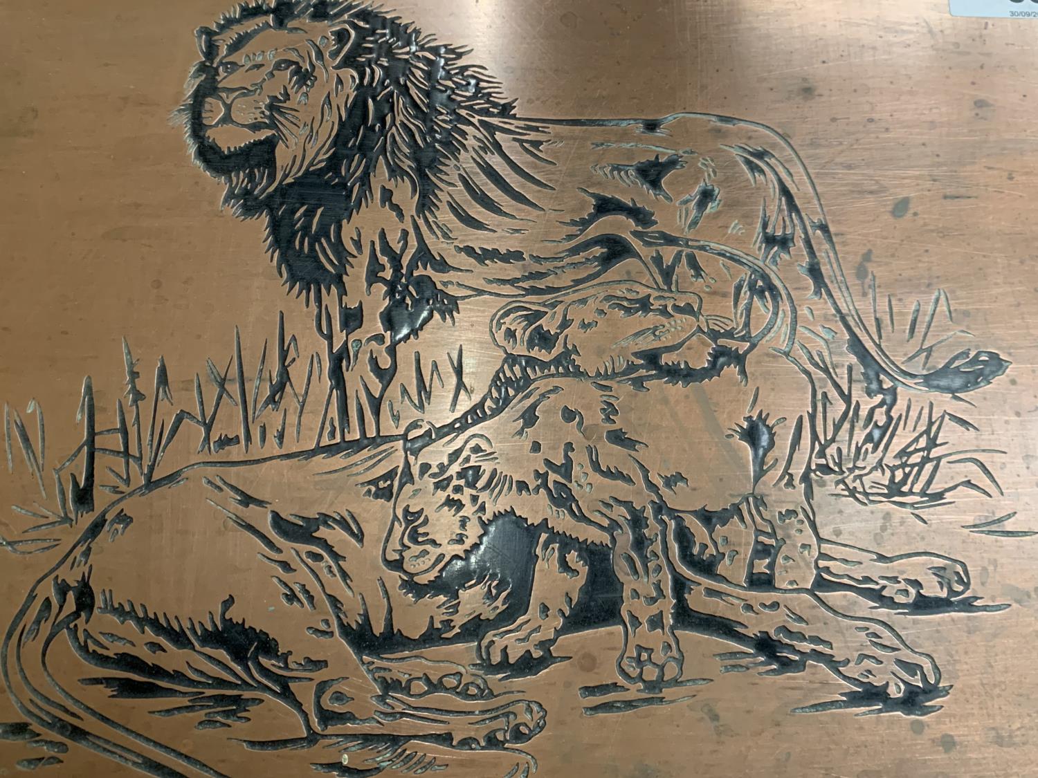 A RHODESIAN COPPER TRAY WITH HANDLES DEPICTING A FAMILY OF LIONS - Image 2 of 2